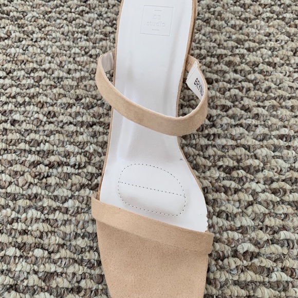 ✨Brand New David’s Bridal Nude Heels✨ - Picture 7 of 11